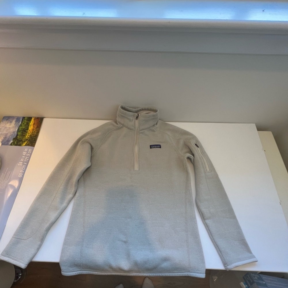 Women’s cream Patagonia Quarter-zip size medium